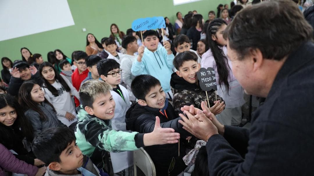 El gobernador Weretilneck convocó a discutir una nueva ley de Educación