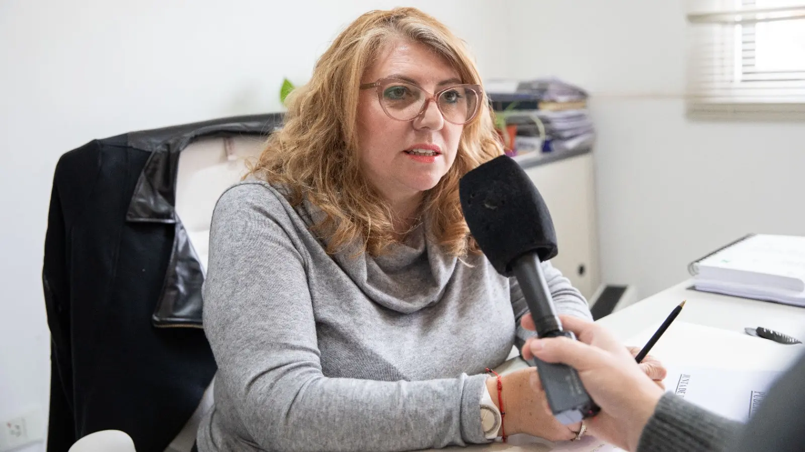 Se analiza la situación del ausentismo, la desvinculación voluntaria y los ingresos a la administración pública