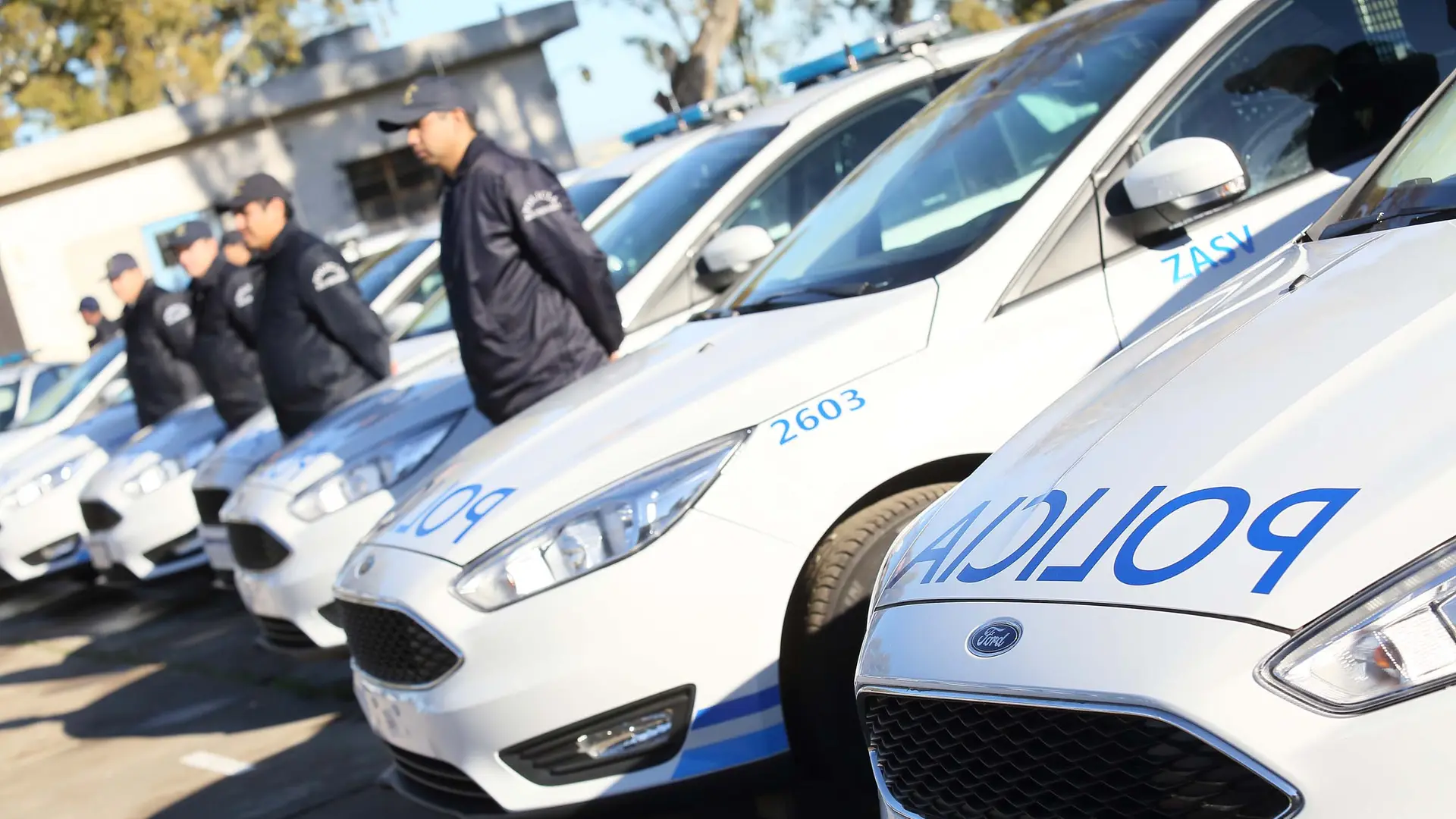 Recuperan patrulleros que estaban fuera de servicio y licitan camionetas, autos y motos para la policía
