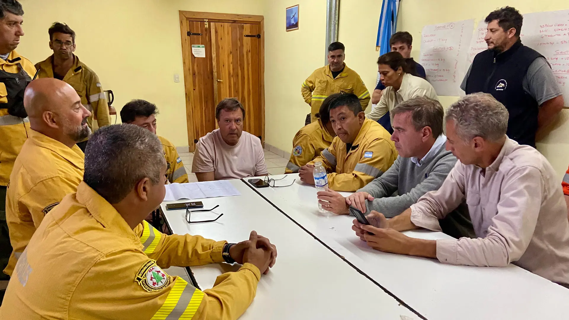 Siguen las acciones para contener el fuego en la localidad de El Bolsón