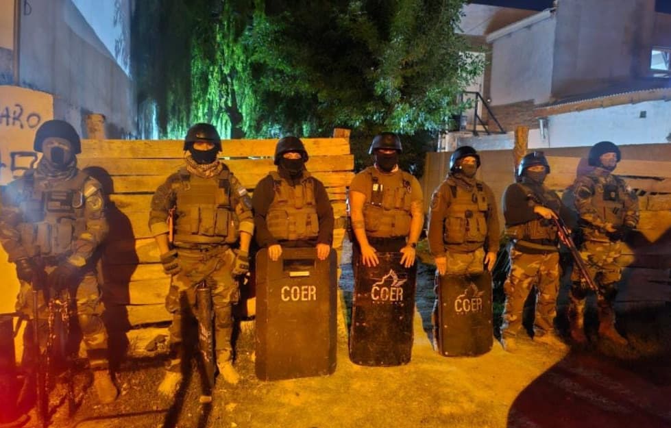 Detenidos por ventas de drogas, secuestro de elementos y medio millón de pesos el resultado de un operativo en Viedma