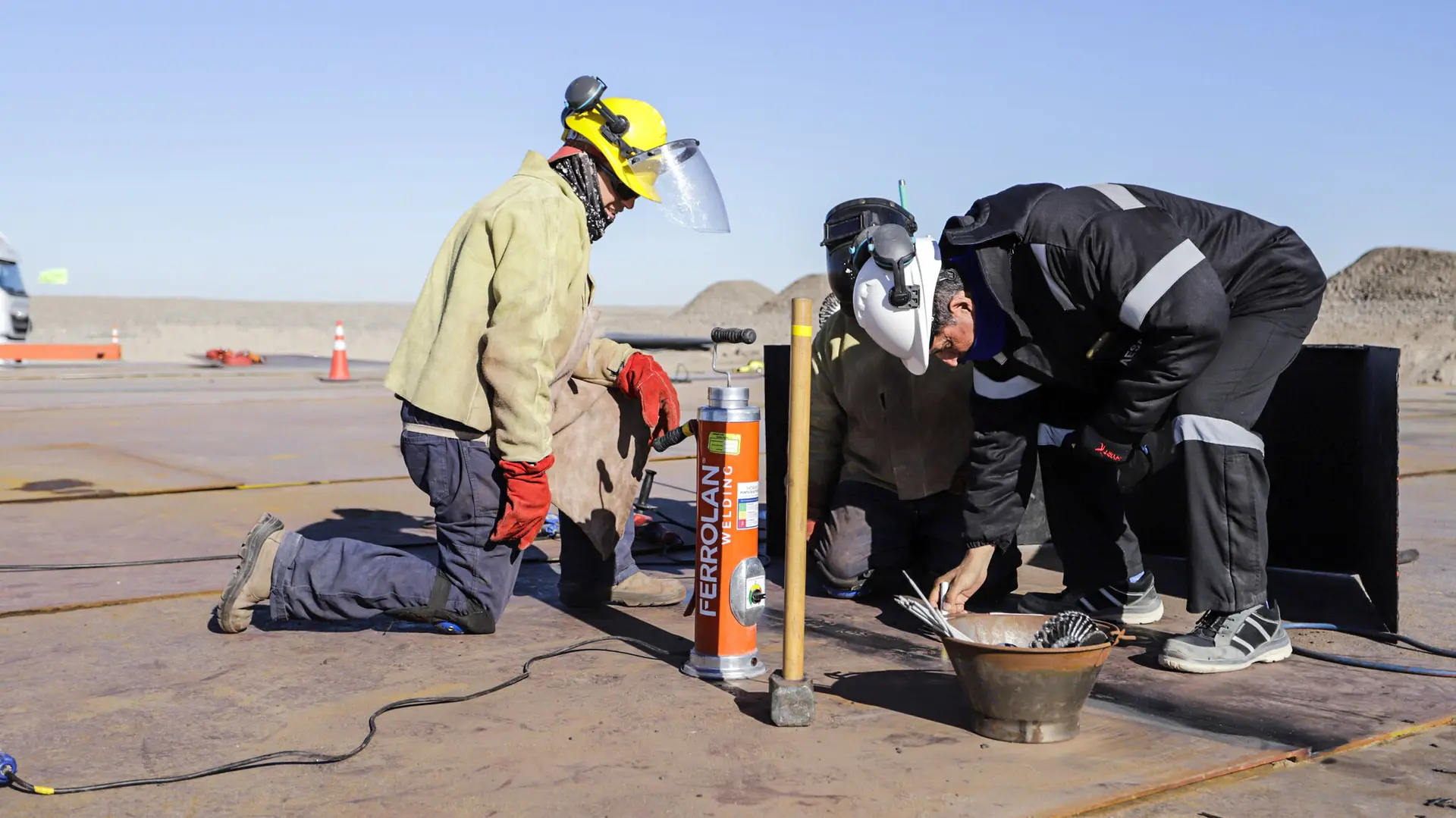 Weretilneck presentó un proyecto de ley que defiende a las pymes rionegrinas y les otorga prioridad de contratación en las grandes inversiones energéticas, petroleras y mineras