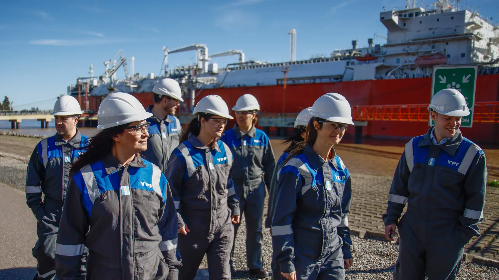 Integrantes del gobierno participaron de las jornadas de YPF sobre el proyecto Argentina GNL