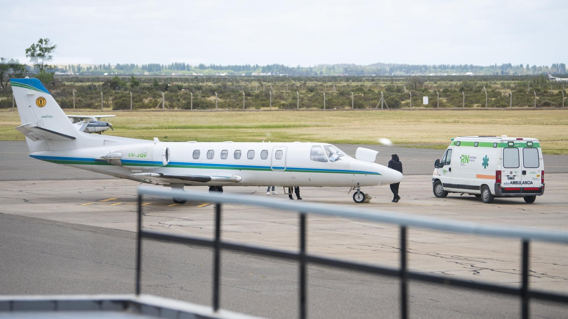 En un vuelo sanitario trasladaron a Viedma la mujer accidentada en México
