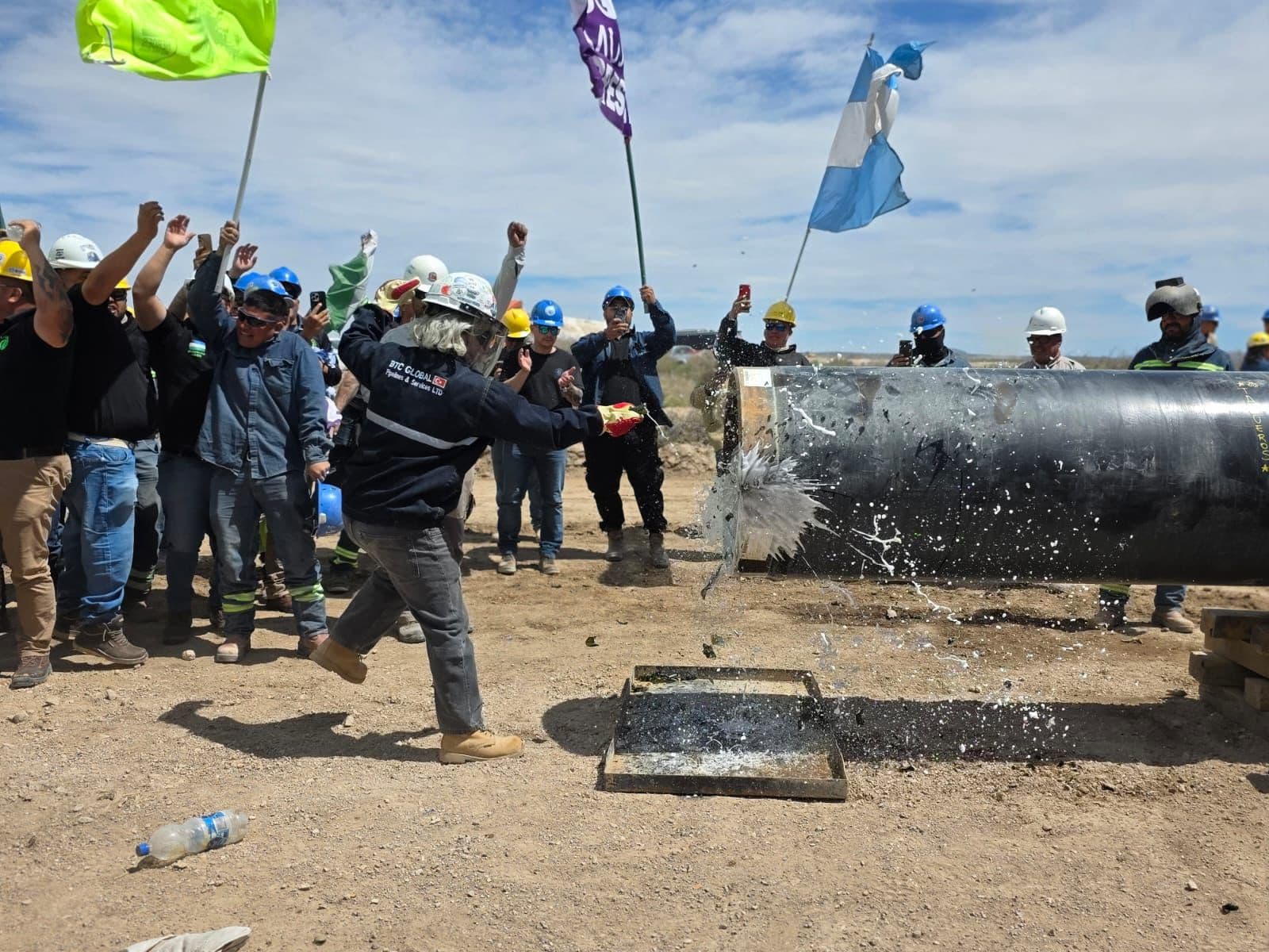 Con la última soldadura del oleoducto Vaca Muerta Oil Sur, Weretilneck expresó que «es un día histórico para Río Negro y para la Argentina»