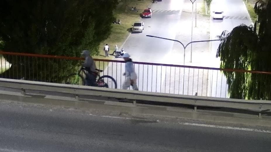 Detuvieron a dos jóvenes armados cuando cruzaban el puente nuevo de Viedma a Patagones