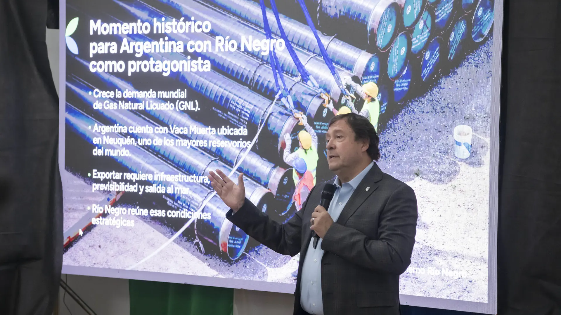 El Gobernador Weretilneck presentó el acuerdo con YPF por Argentina GNL en Río Negro