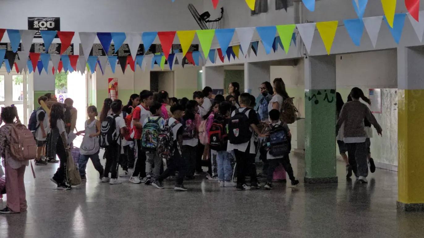 El Gobierno asegura que hubo 53% de presentismo en las escuelas durante la jornada de paro