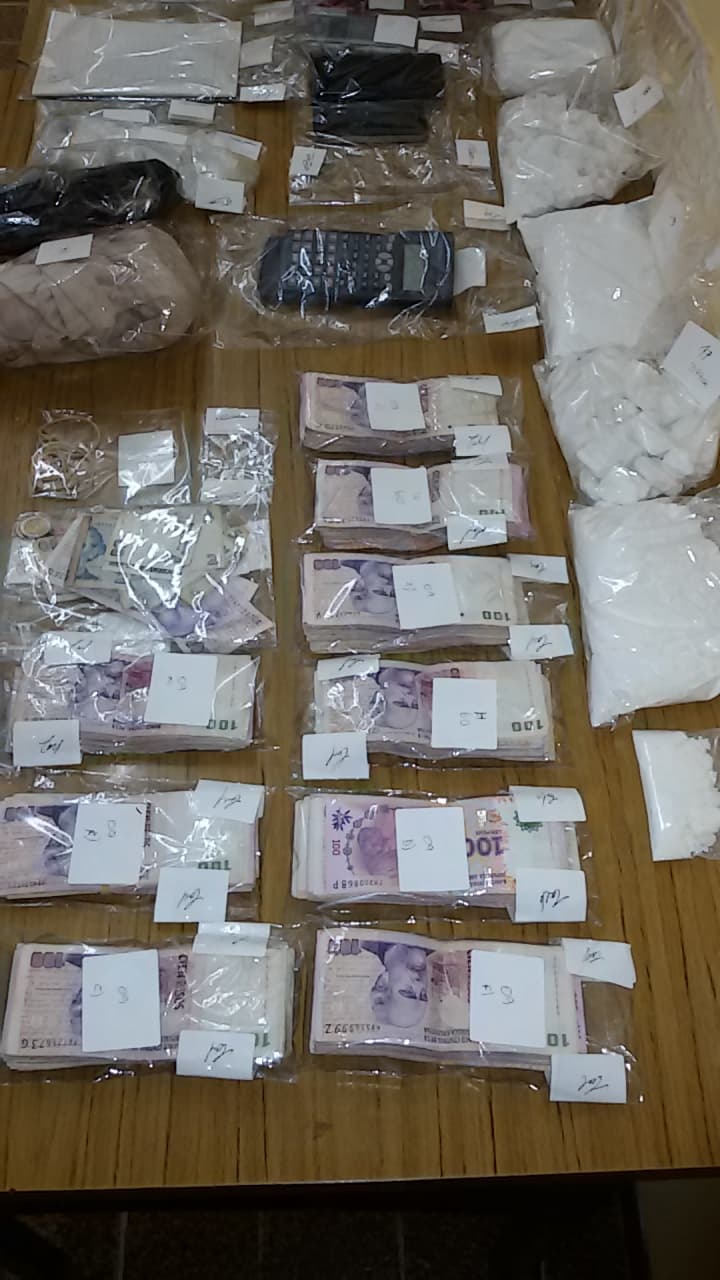 Toxicomanía secuestra en Viedma más de 2 kg de Cocaína, 1 kg de marihuana y $125.000 en efectivo
