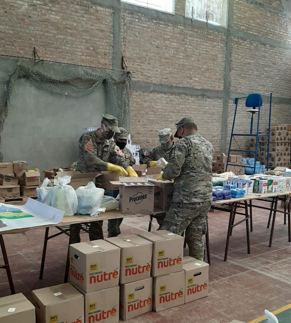 A Viedma llegaron infantes de marina para colaborar en la asistencia de los aislados por Covid