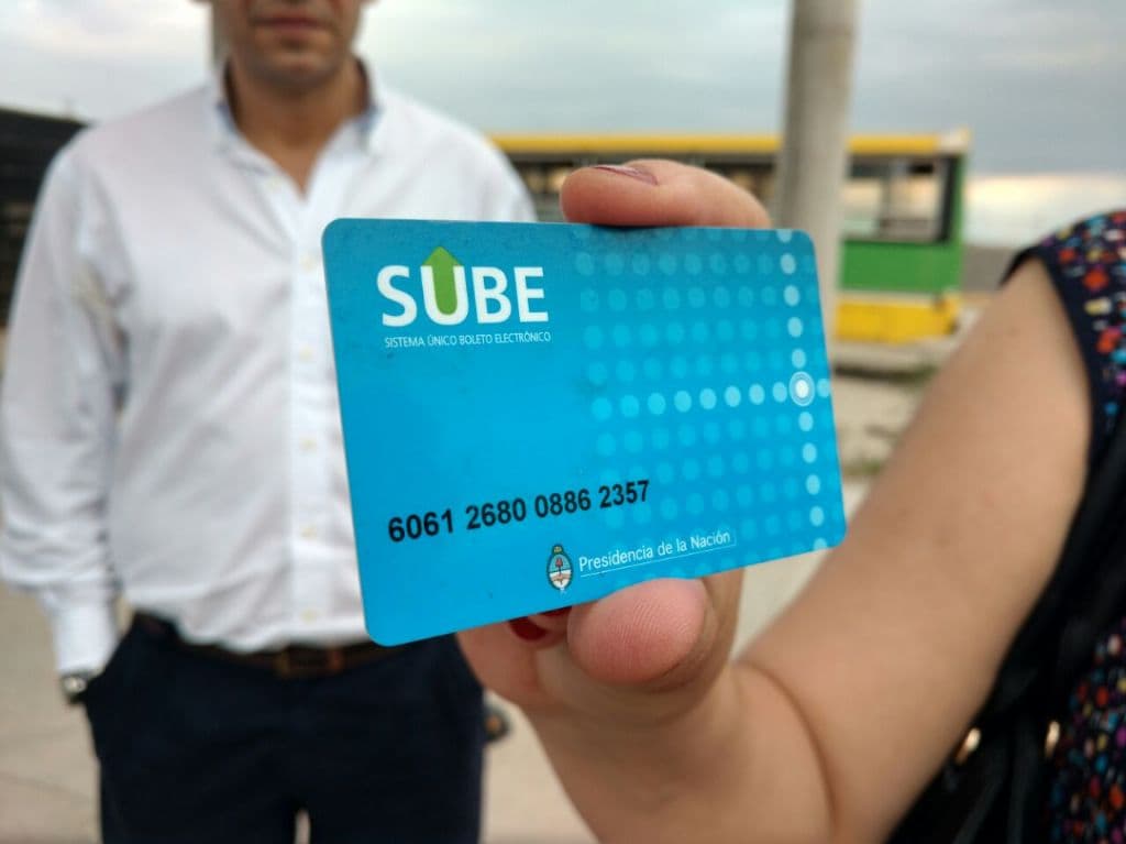 Más de 1.500 vecinos de Viedma ya recibieron la tarjeta SUBE de manera gratuita