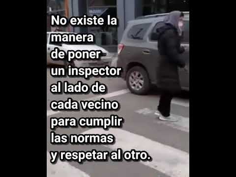 Estacionó en una rampa para discapacitados, lo filmaron y lo multaron