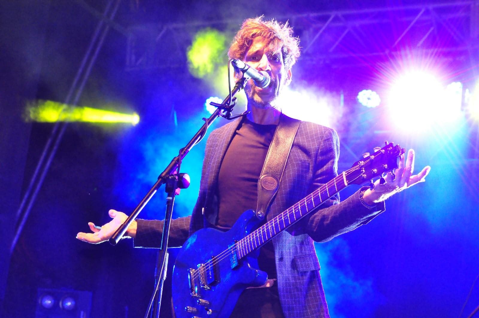 Con un desfile de indumentaria local y Diego Frenkel se disfrutó una noche más de la Fiesta Nacional del Mar y el Acampante