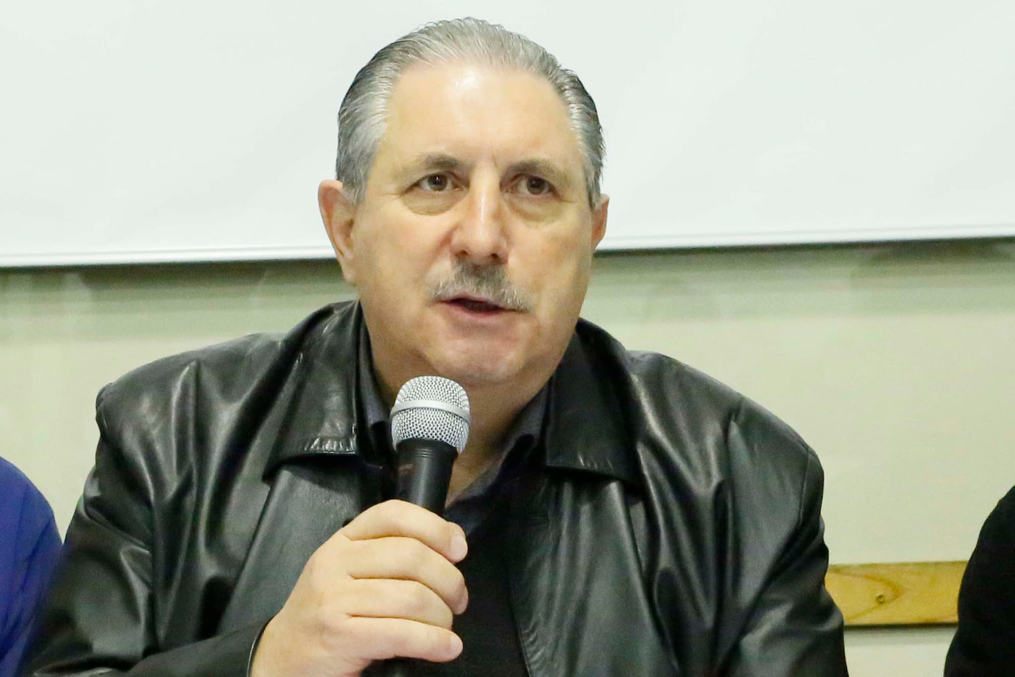 «Dialogamos con personas que tienen valores sindicales honestos»