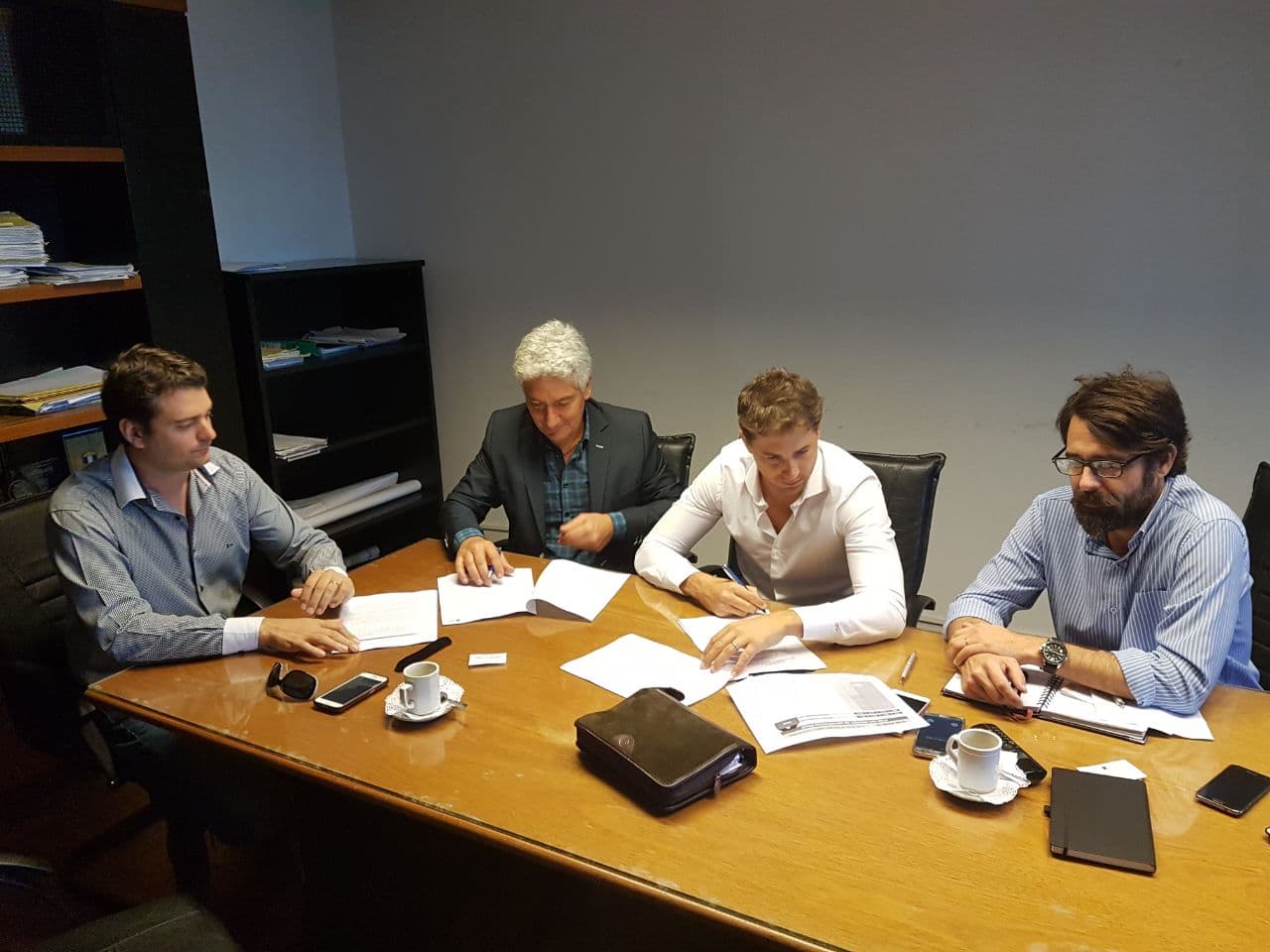 Zara firmó el convenio para la reactivación de las 66 viviendas del Plan Techo Digno