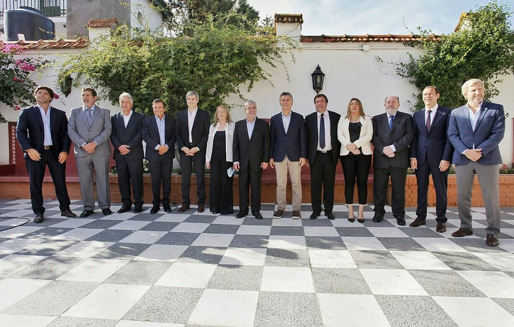 Macri llegó a Viedma y ya está en la Residencia de los Gobernadores