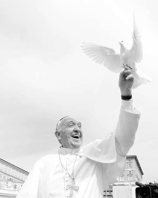 El gobernador Weretilneck despidió en la redes al papa Francisco