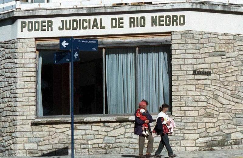 El Municipio deberá indemnizarla con $72.091 pesos porque se cayó una rama en el auto y lo dañó