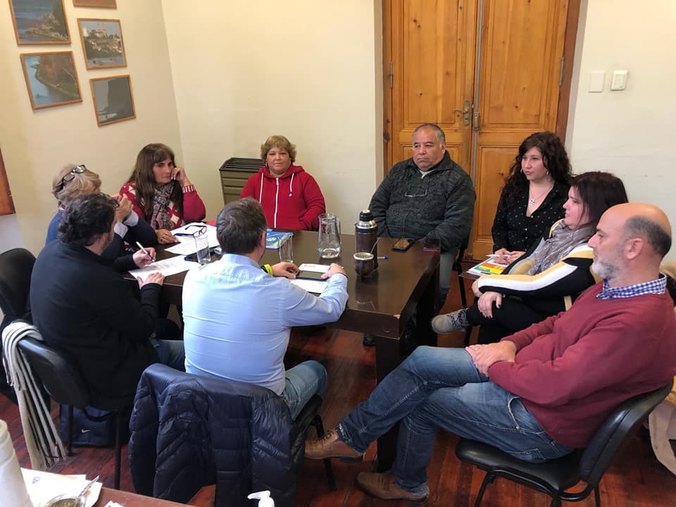 Acordaron el pase a planta y pago de haberes con aguinaldo el último día hábil del mes para los municipales de Viedma