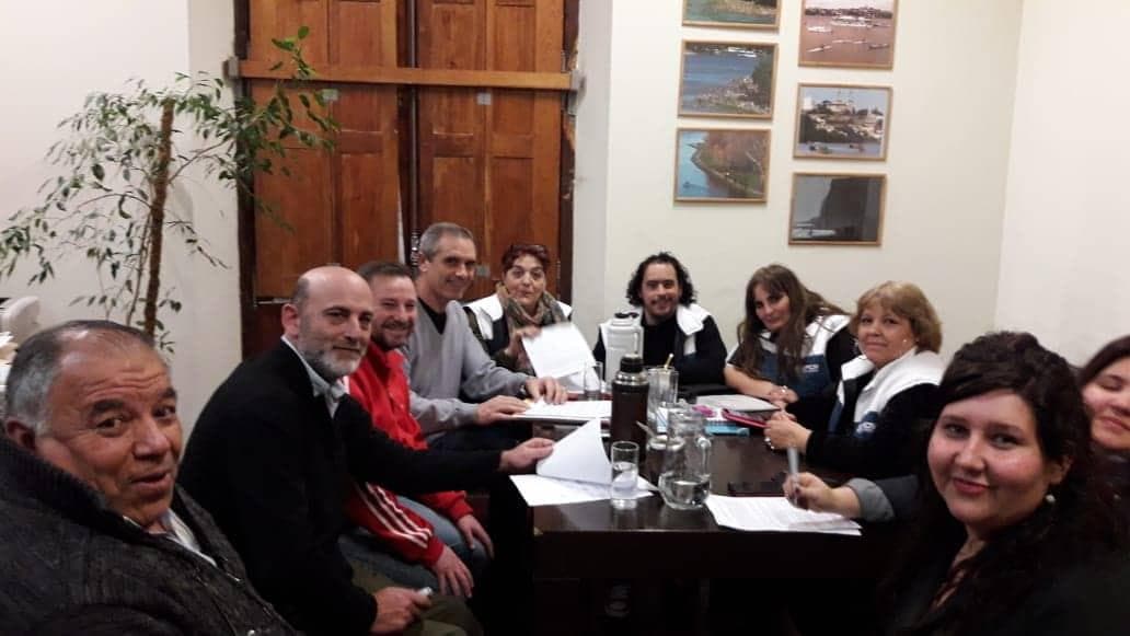Incremento salarial interanual del 53,25 % y una suma fija de 8 mil pesos para los municipales de Viedma