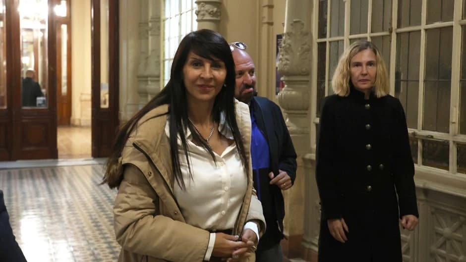 Villaverde podría quedarse sin apoyo para asumir como senadora por sus vínculos con Fred Machado
