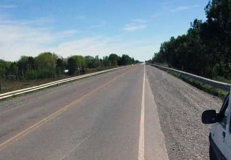 A una camioneta se le voló la cúpula y le destrozó su auto, fue cerca de Viedma, deberán pagarle los daños