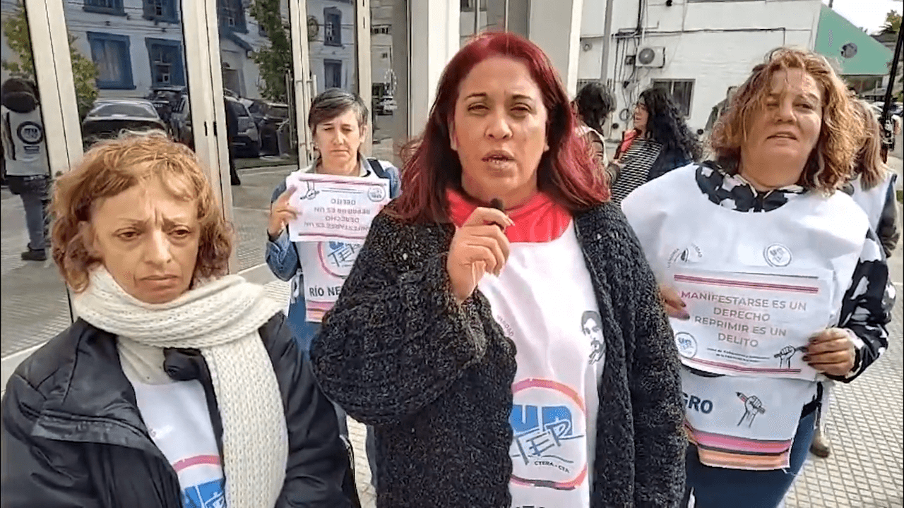 «Las declaraciones de López no sólo son agraviantes hacia la docencia rionegrina, son una muestra brutal del desprecio»