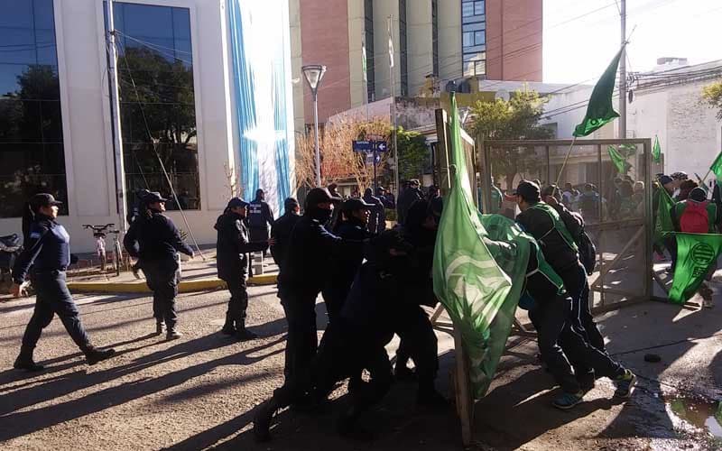«El Gobernador, de manera irresponsable, dice que la manifestación de ATE fue un intento de homicidio hacia los policías»