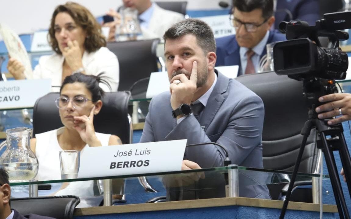 «Weretilneck nos quiere hacer creer que Río Negro es una provincia normal, pero si fuera así mañana empezarían las clases»