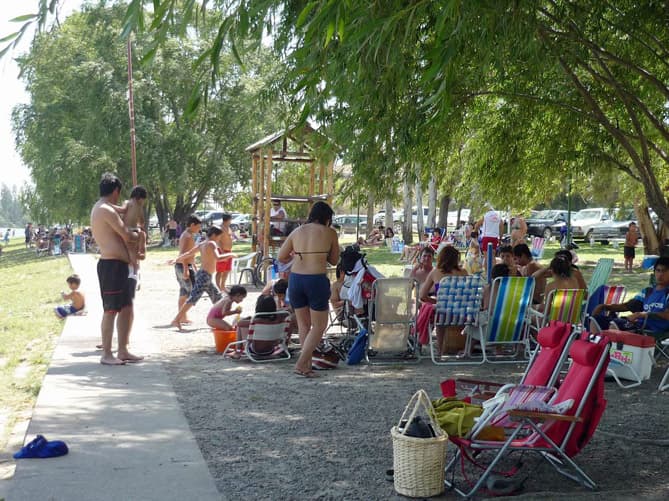 «El agua de los balnearios se encuentra con aptitud de uso recreativo», afirma la AIC y el municipio de Patagones