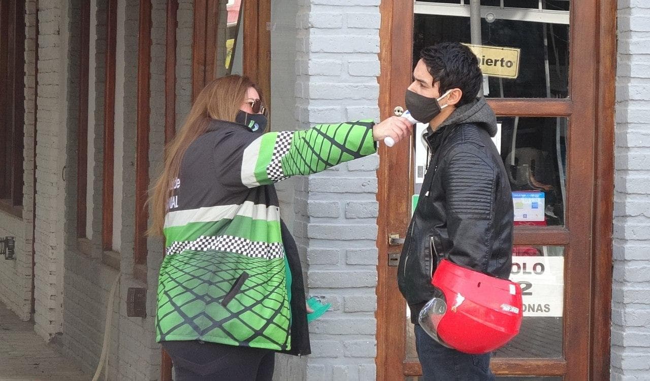 La Municipalidad de Viedma refuerza los controles en accesos a barrios, comercios y bancos