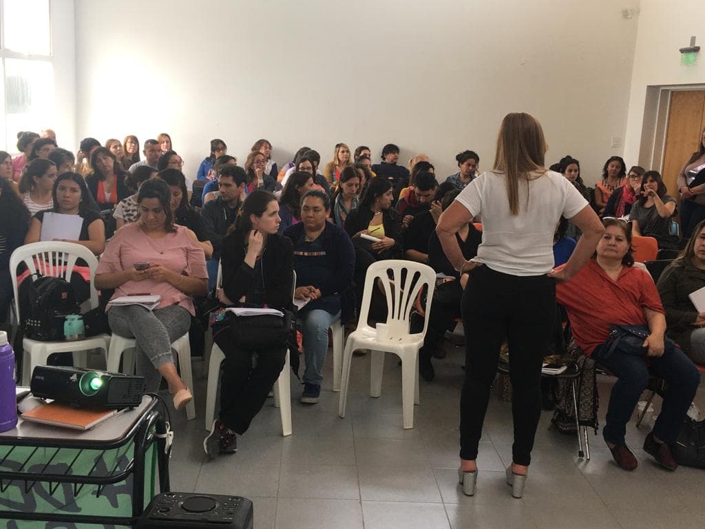 Más de 300 docentes rionegrinos ya se formaron en el abordaje de consumos problemáticos