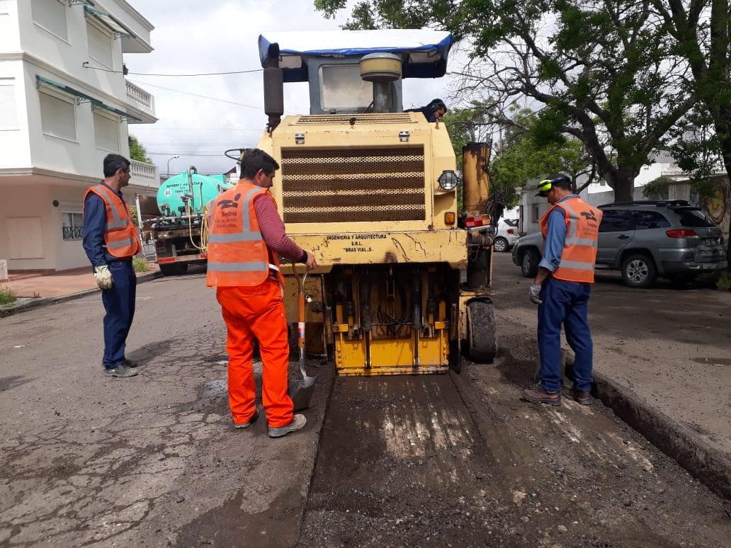 Comenzaron las obras de asfalto sobre 35 cuadras en Viedma