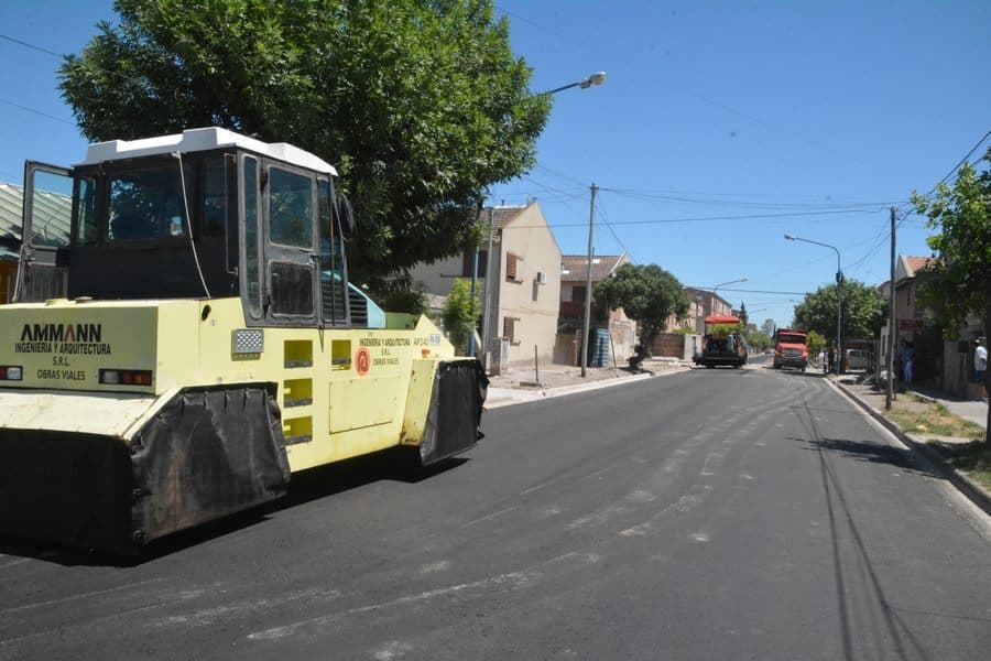 Asfaltan la calle México del barrio Ceferino