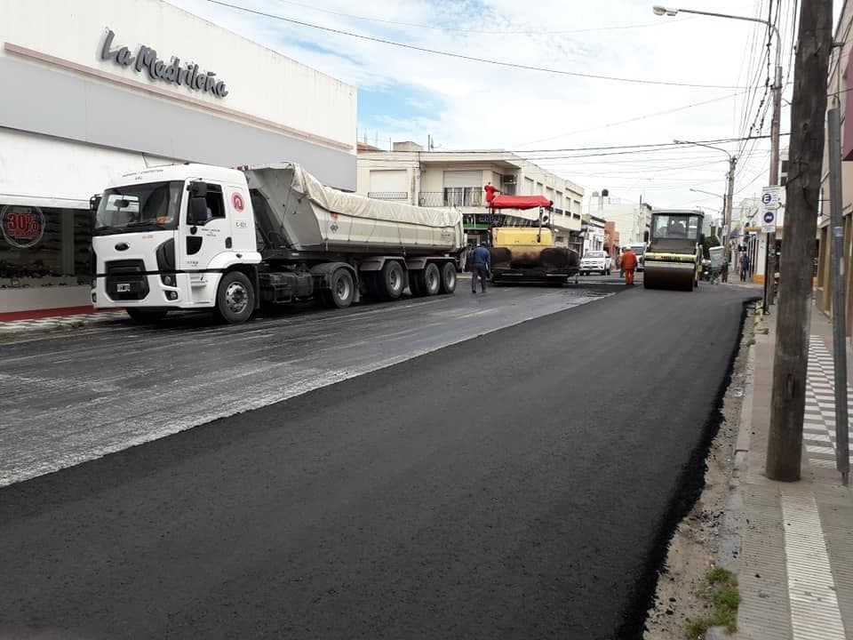 Reasfaltan la calle Saavedra, entre Buenos Aires y San Martín