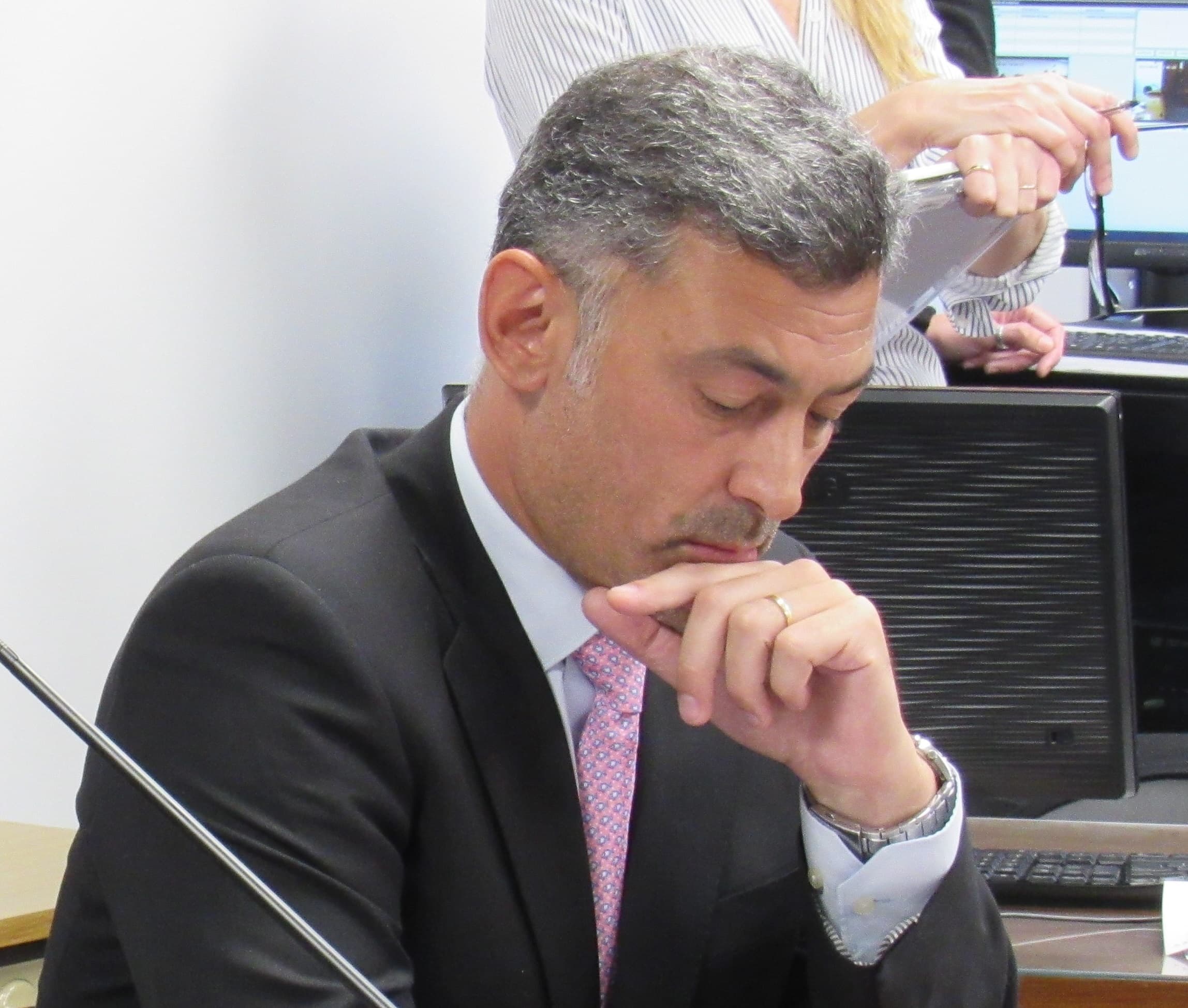 El flamante Fiscal General tiene Gripe A, no es grave pero debe tomar precauciones, juraría el jueves