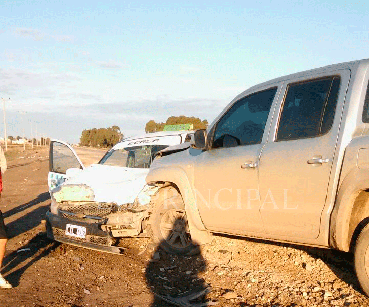Fuerte choque frontal, sin heridos