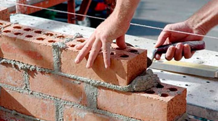 Declaran culpables a un hombre y una mujer por estafar a varias personas en la construcción de viviendas