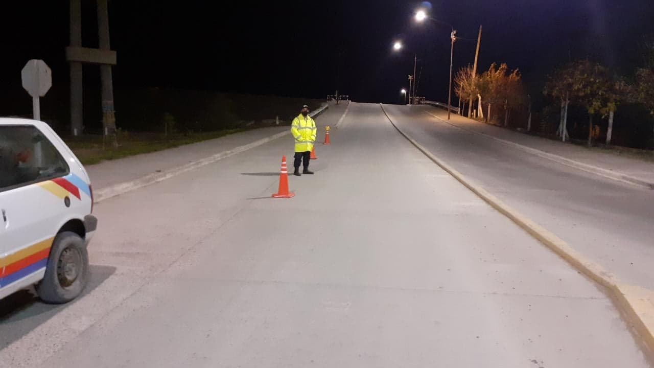 Condena para un motociclista por evitar un control de tránsito y atropellar a un policía