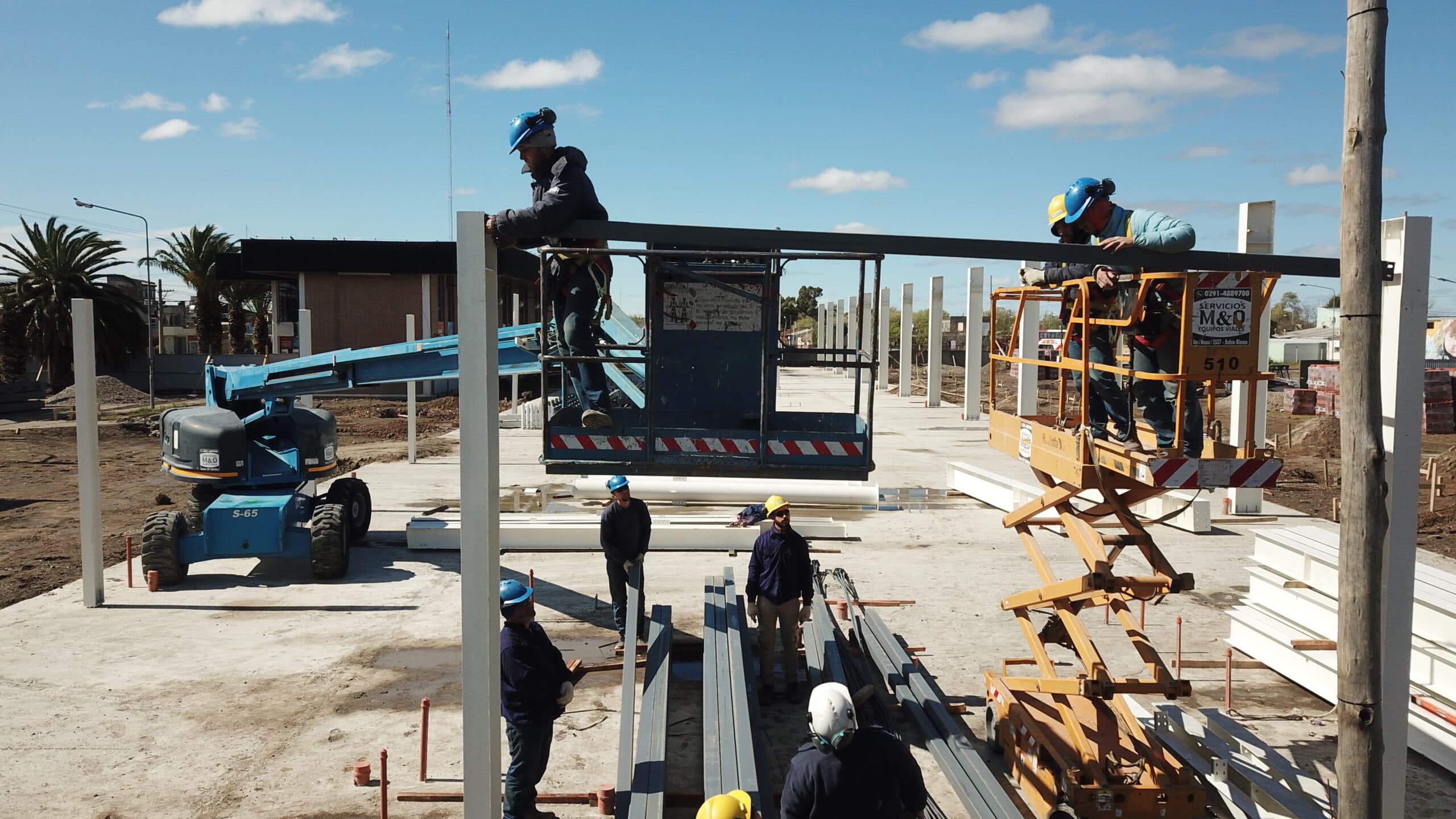 La obra de la nueva Terminal de Ómnibus avanza a buen ritmo con el armado de la estructura general