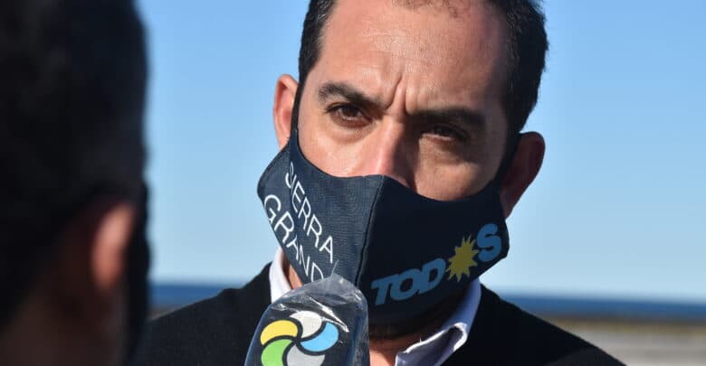 Se vacunó contra el Covid el intendente de Sierra Grande y la oposición le pide explicaciones