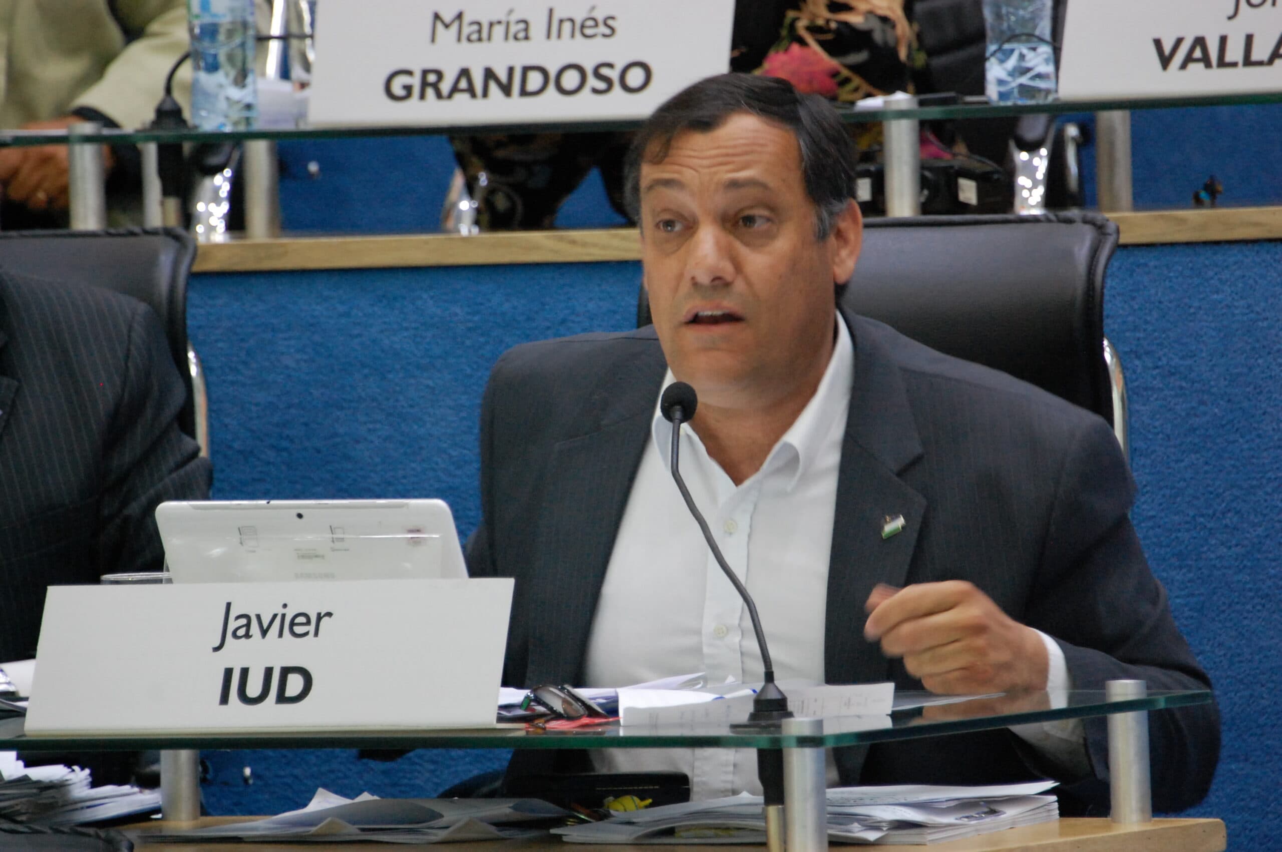 “Acompañamos para que los trabajadores cobren sus salarios pero no avalaremos un título”