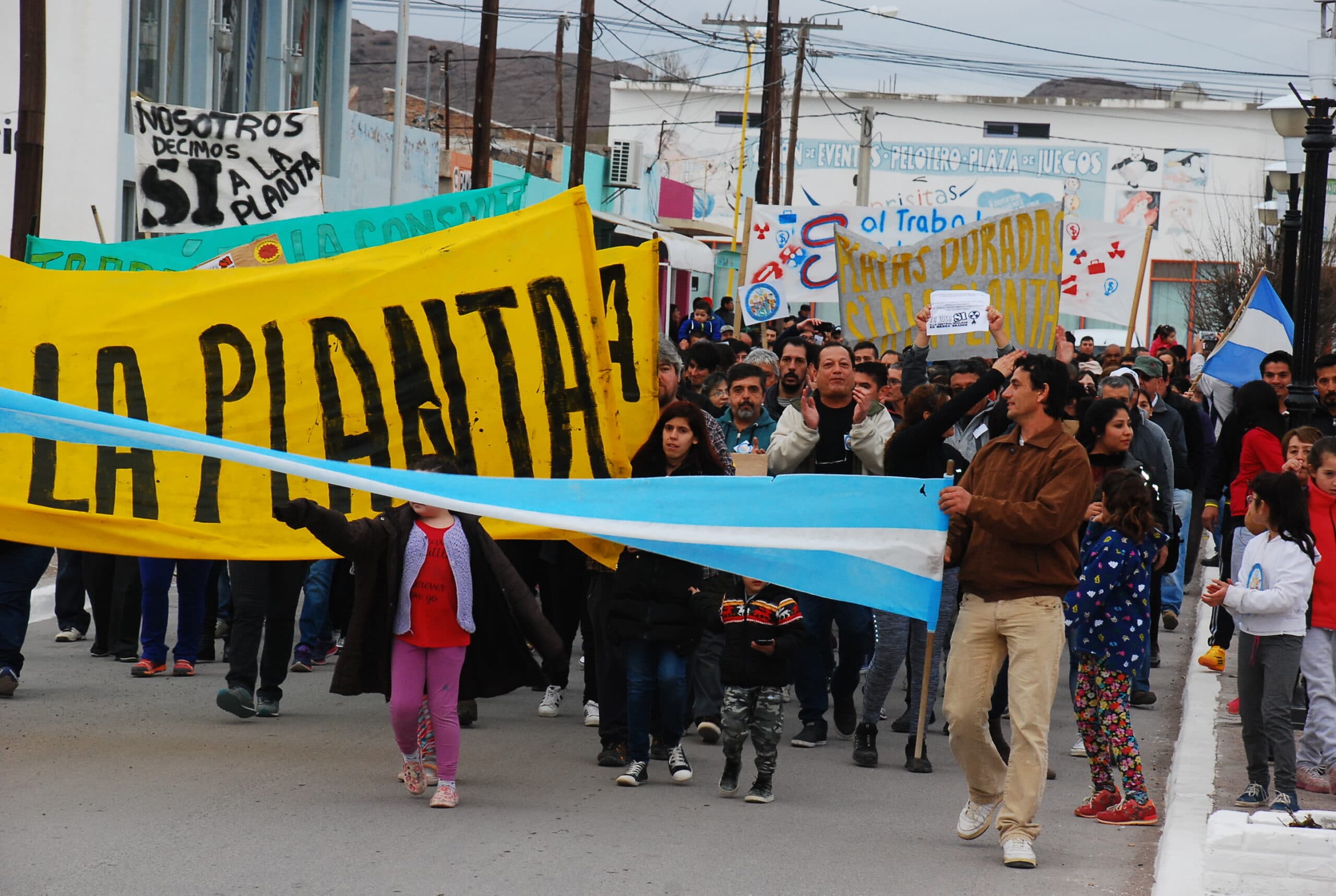 En Sierra Grande hubo una marcha a favor de la Planta Nuclear