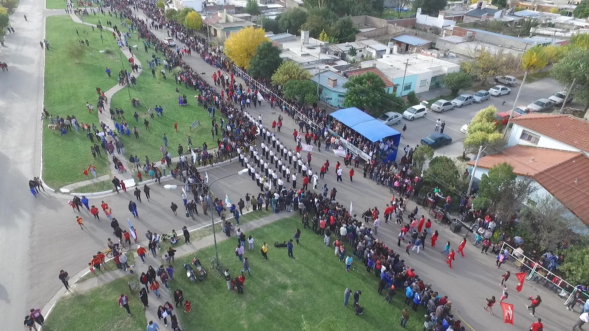 Con el tradicional desfile se festejó los 238 años de la Comarca
