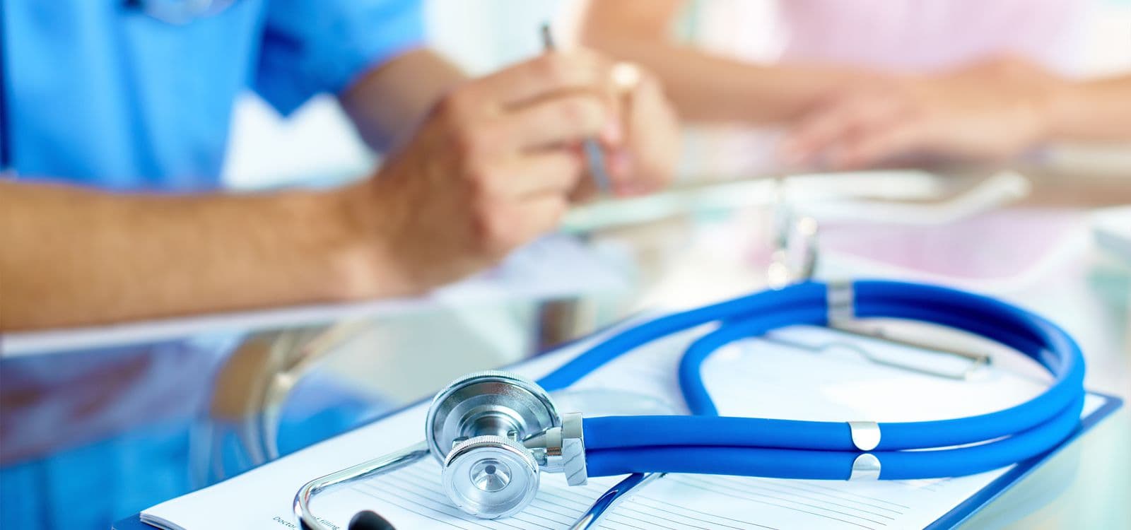 “Hay que denunciar a los médicos que piden un plus porque están cobrando algo que no facturan”