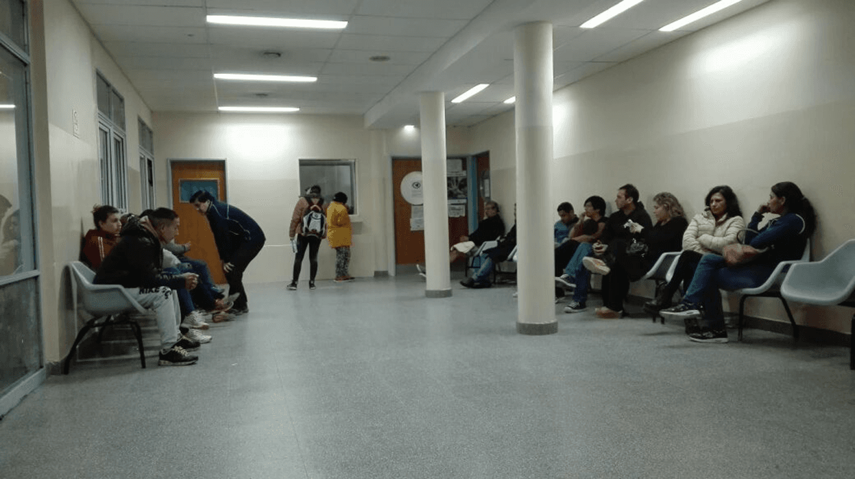 El miércoles se pagan las guardias y horas extras al personal de Salud
