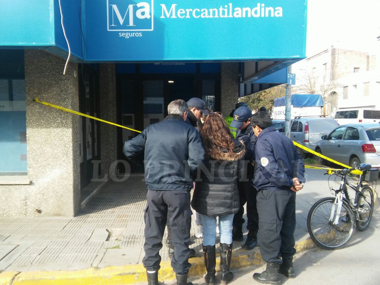 Roban a mano armada en una agencia de seguros