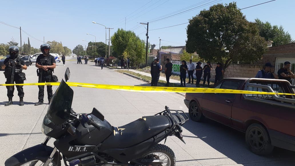 Muere de un disparo un delincuente en un intento de robo a un policía de la bonaerense en el barrio Lavalle