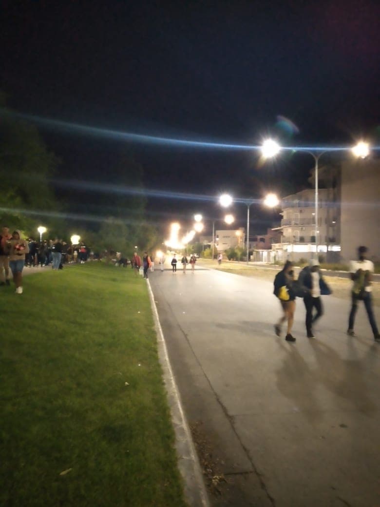 Preocupan las fiestas clandestinas y por eso la policía refuerza controles durante la noche