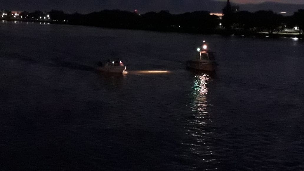 Buscan a un joven en el río que se arrojó junto a sus amigos en la costa de Patagones